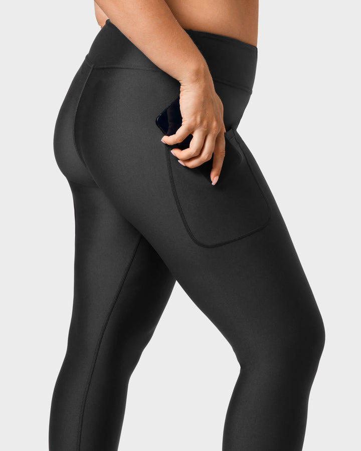 Signature Black Capri